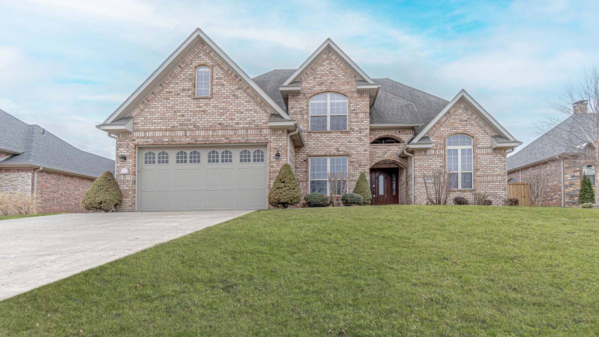 House for rent at 3704 W Legacy Lane, Rogers, AR 72758