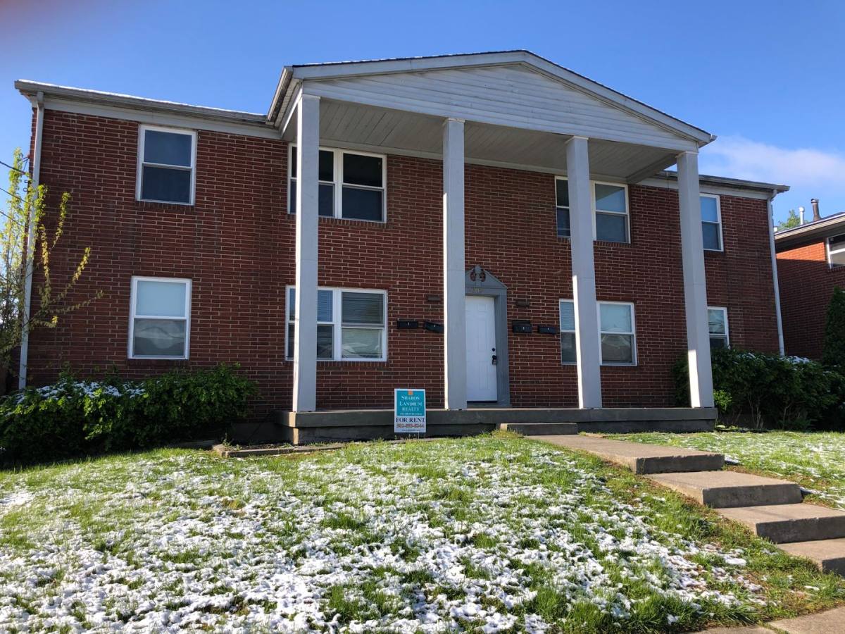 Apartment for rent at 1702 Valley Forge Way, Louisville, KY 40215