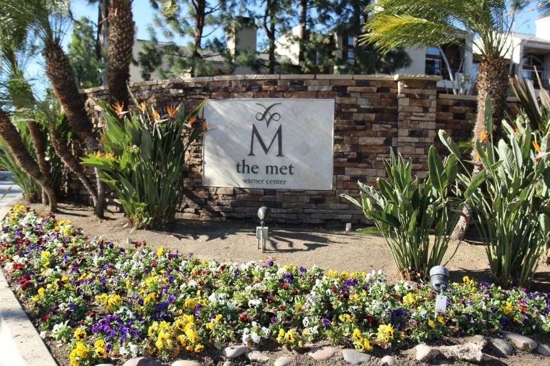 Apartment for rent at 21500 Burbank Blvd, Woodland Hills, CA 91367