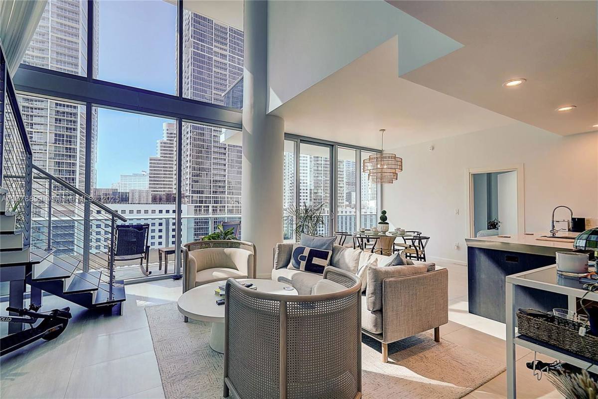 Townhouse for rent at 200 Biscayne Blvd Way #1408, Miami, FL 33131