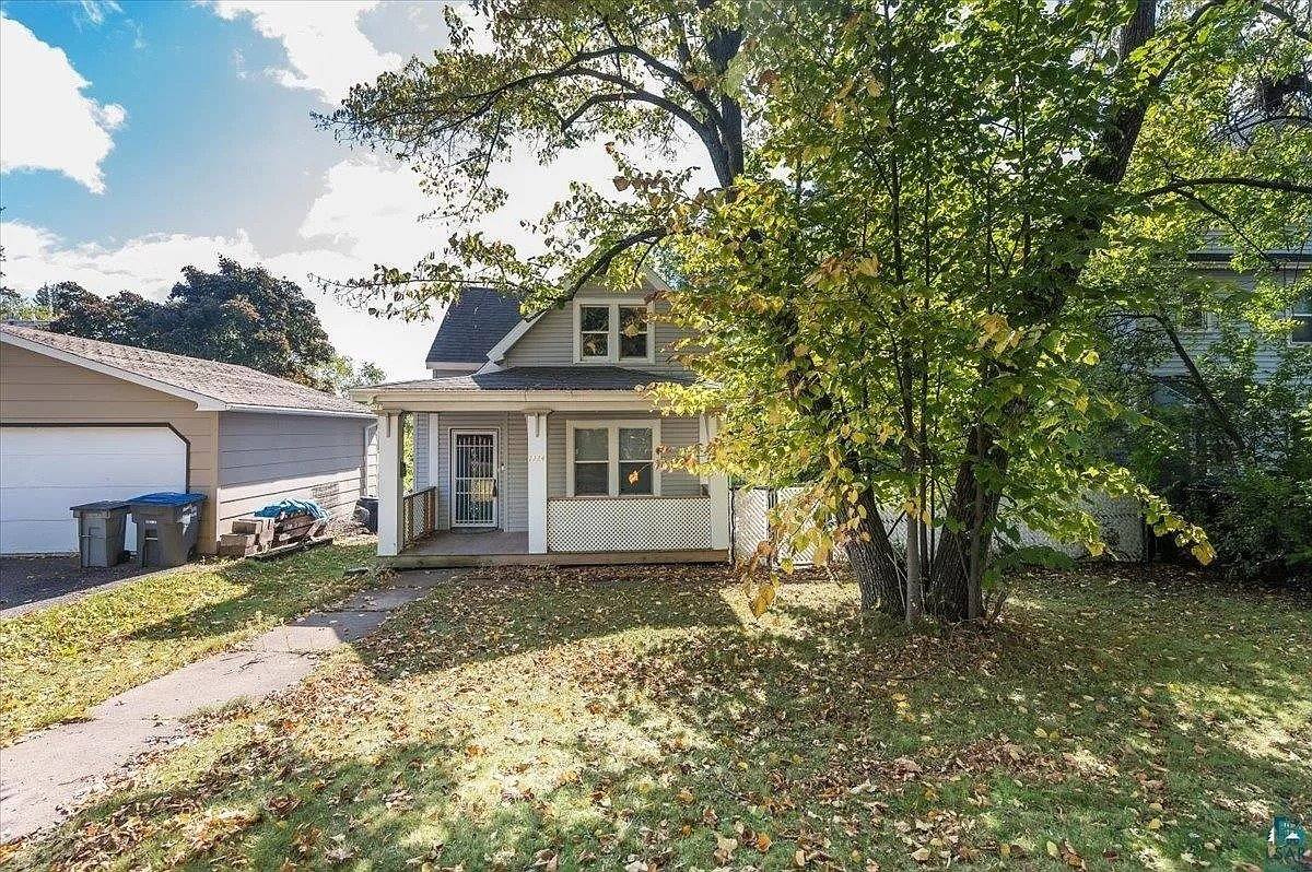 House for rent at 1924 E 6th St, Duluth, MN 55812
