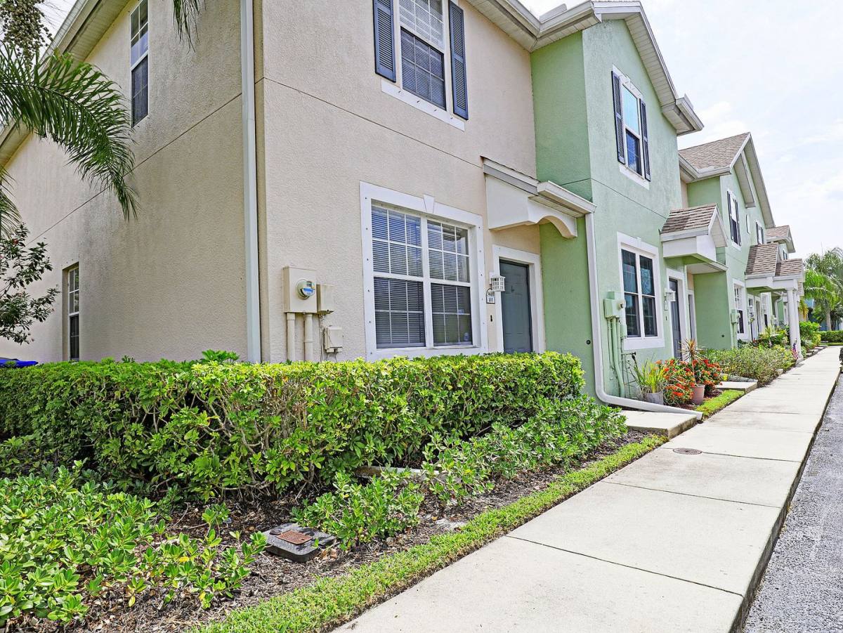 Townhouse for rent at 3618 Pine Oak Circle #101, Fort Myers, FL 33916