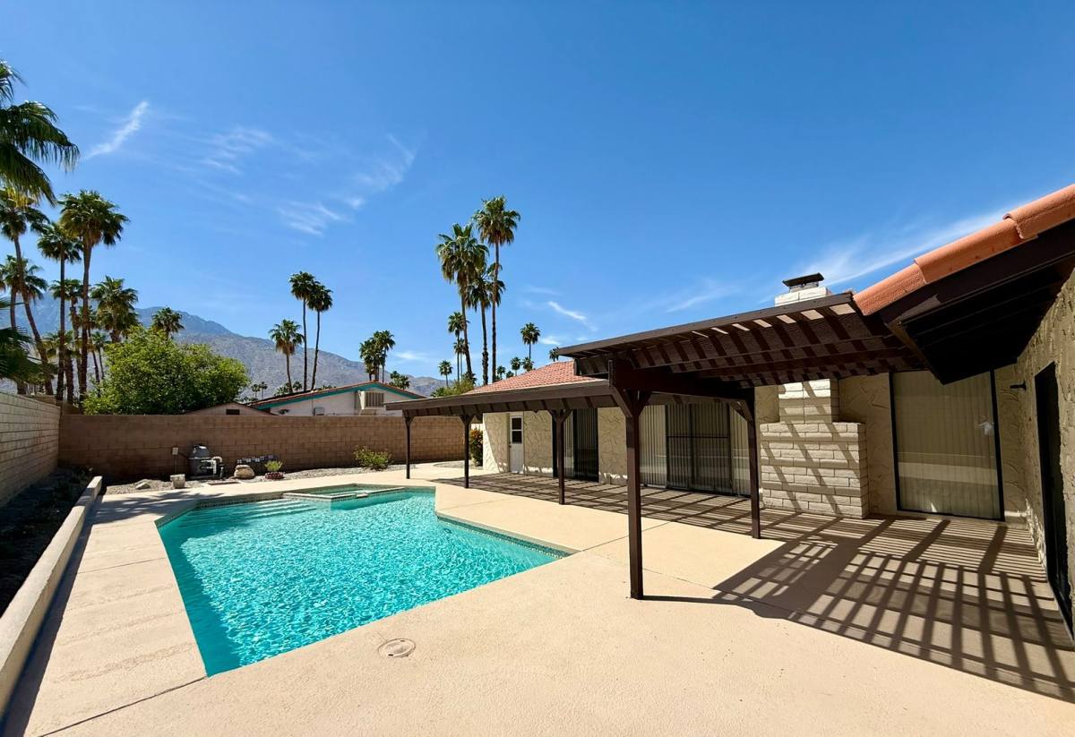 House for rent at 2965 E Los Posas Circle, Palm Springs, CA 92264