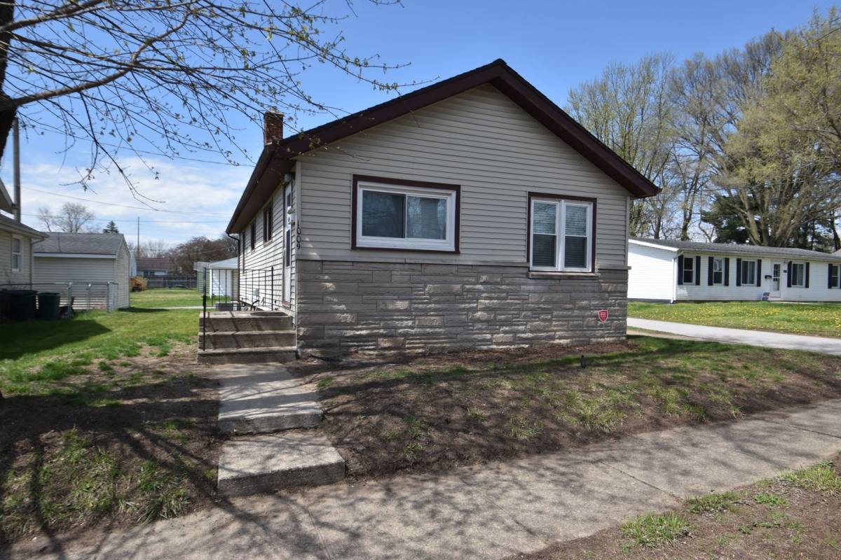 House for rent at 1009 N Merrifield St, Mishawaka, IN 46545