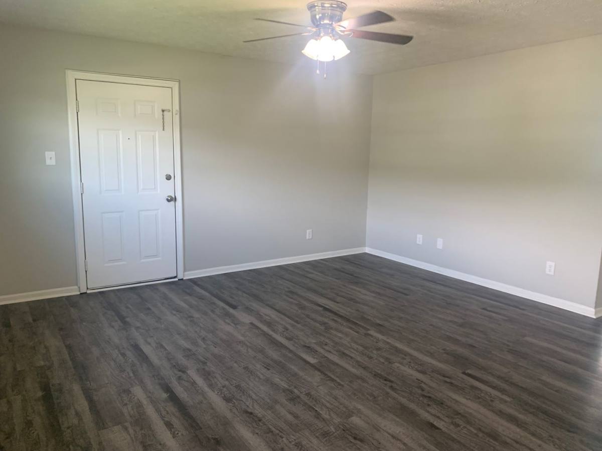 Apartment for rent at 210-214 Price Rd, Elizabethton, TN 37643