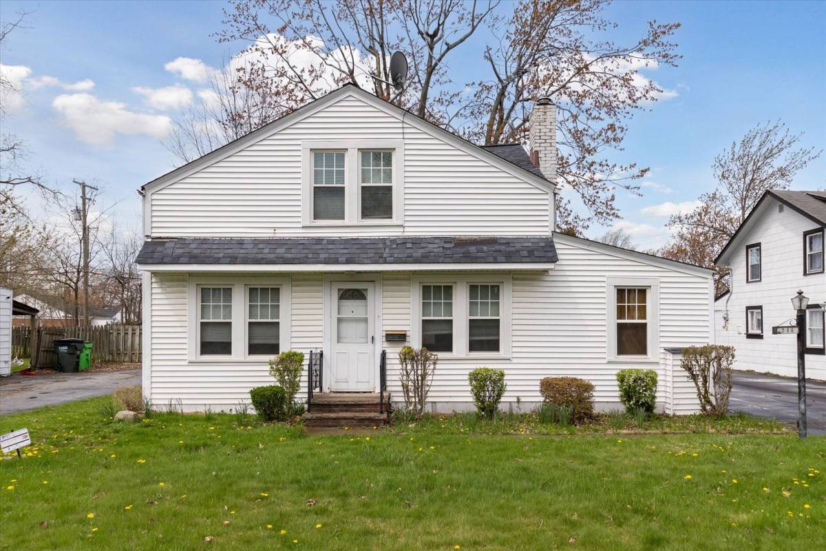 House for rent at 286 E 238th St, Euclid, OH 44123