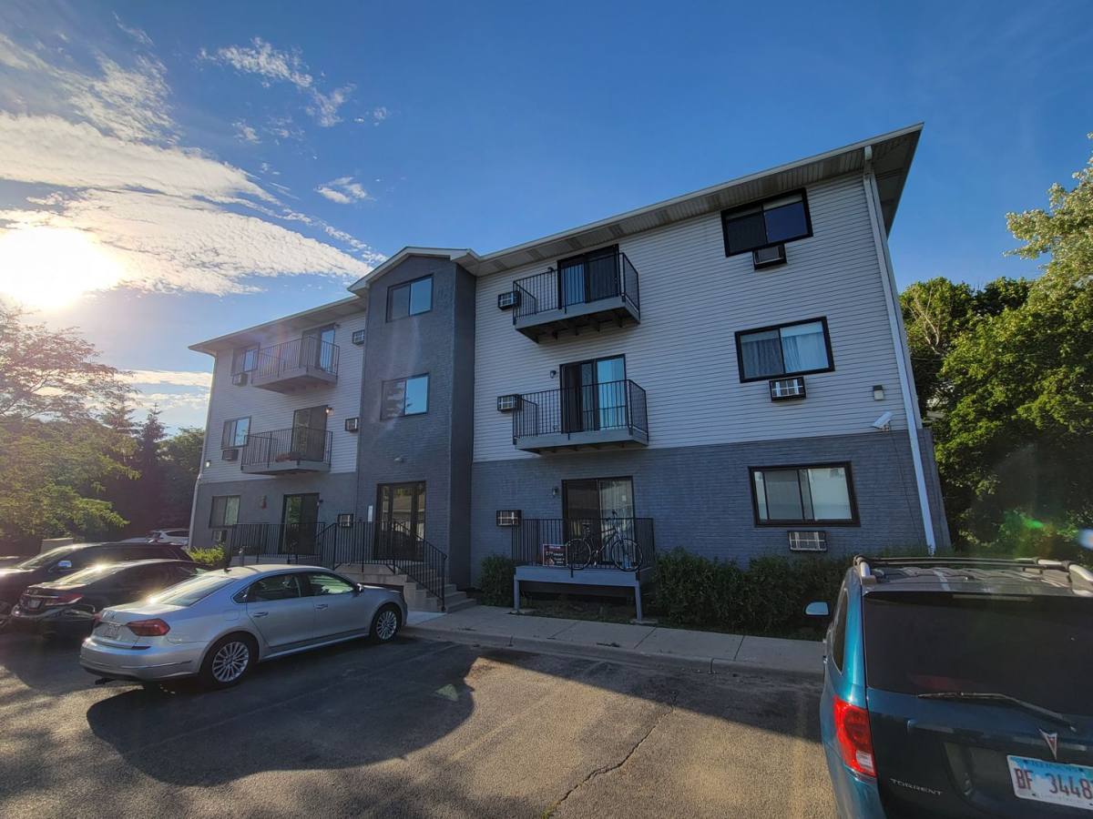 Apartment for rent at 1206 Brookside Ave, Waukegan, IL 60085