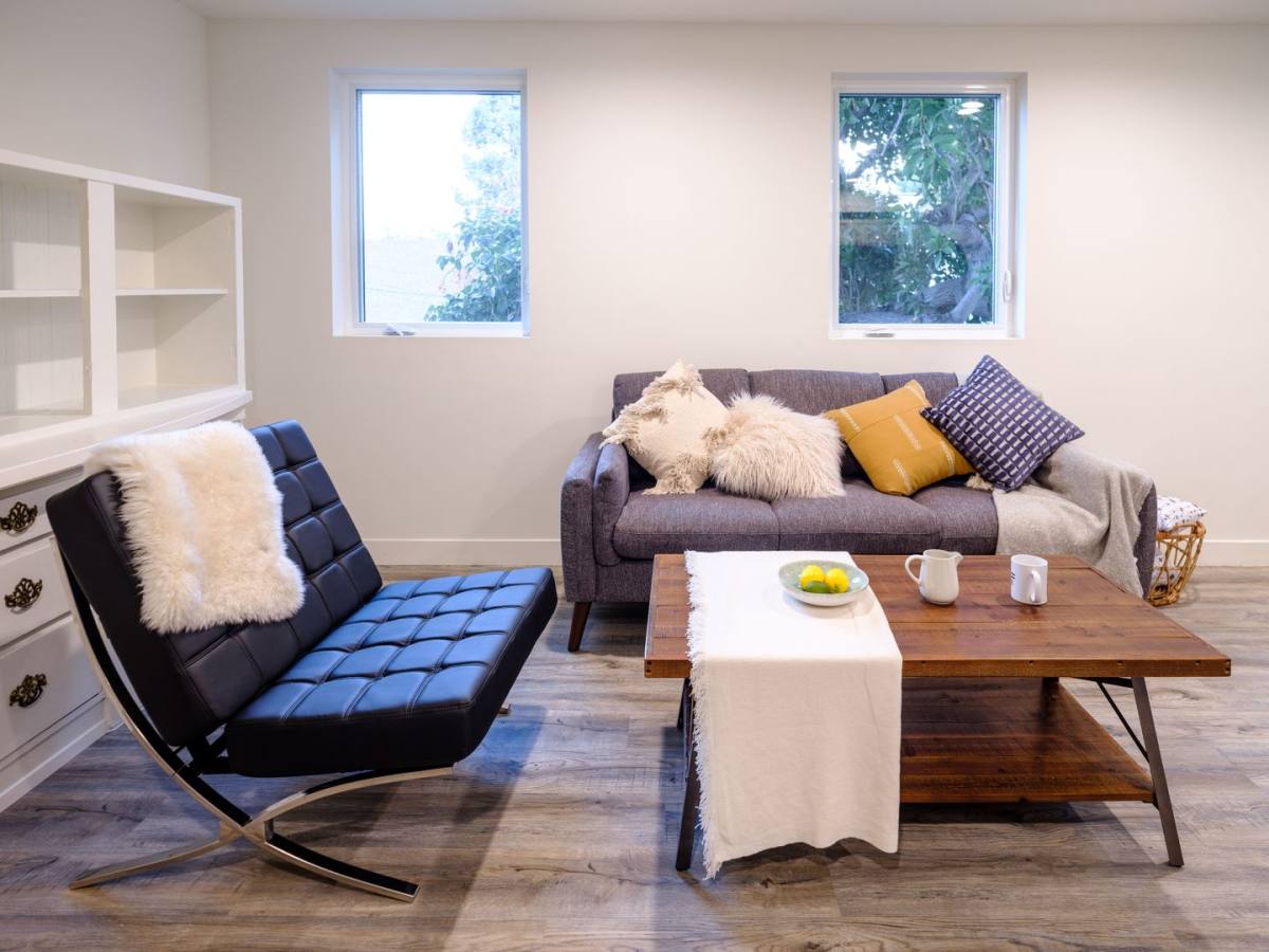 Apartment for rent at 1147 W 37th St, Los Angeles, CA 90007