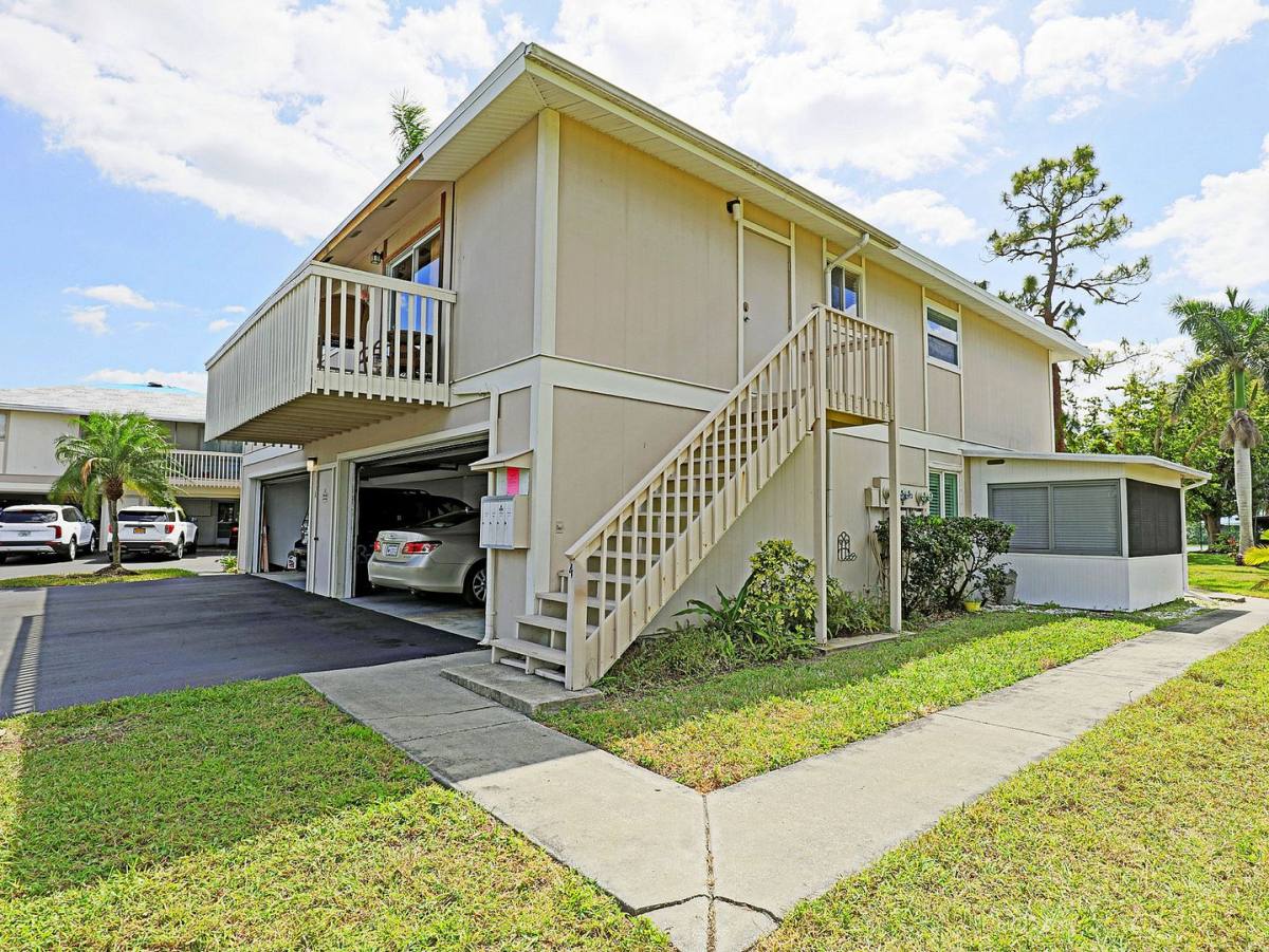 Apartment for rent at 3338 Ottawa Circle, Fort Myers, FL 33907
