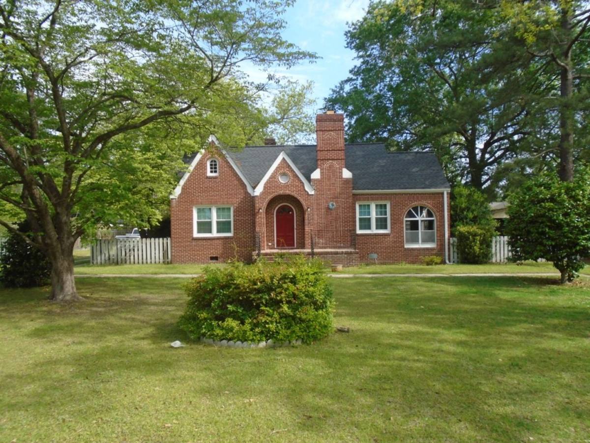 House for rent at 308 Harris Ave, Raeford, NC 28376