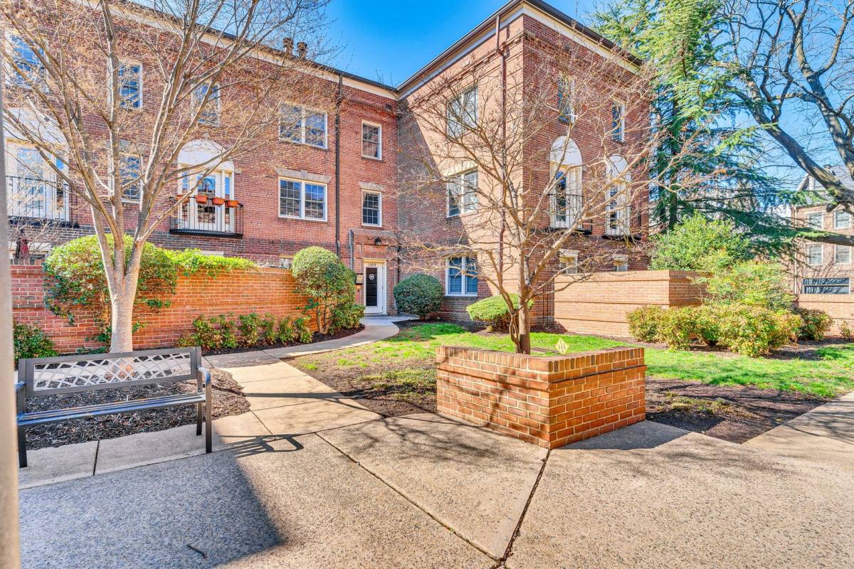 Apartment for rent at 1105 N Pitt St, Alexandria, VA 22314