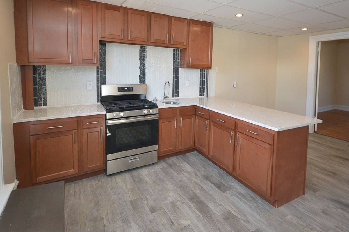 Apartment for rent at 1108 S Westnedge Ave #1, Kalamazoo, MI 49001