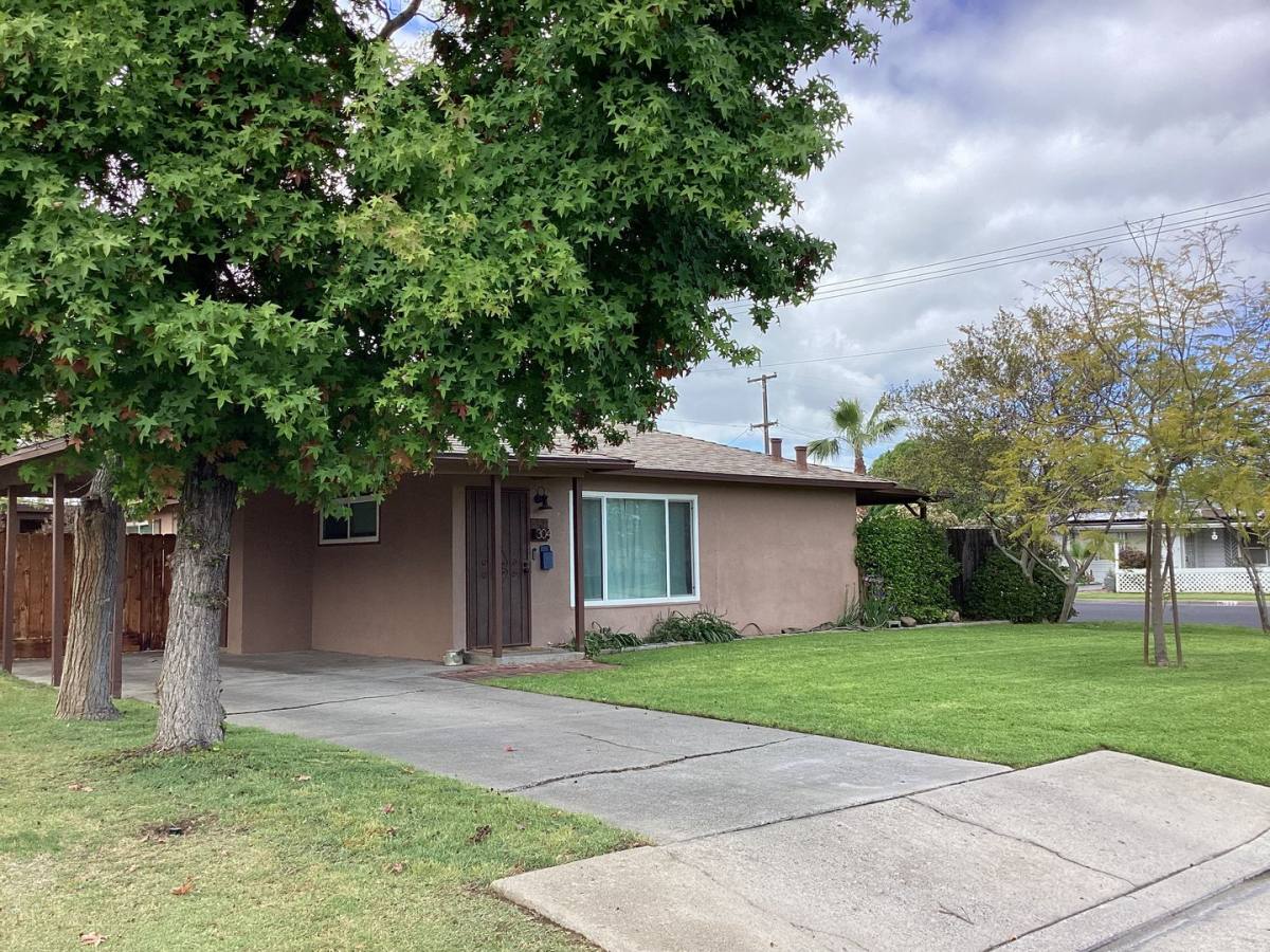 House for rent at 304 Oxford Ave, Clovis, CA 93612