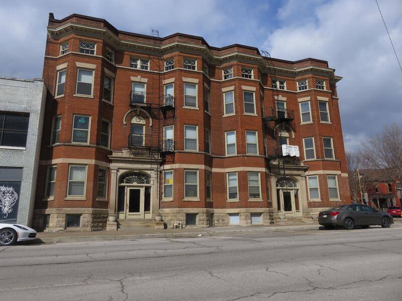 Apartment for rent at 608 W 3rd St #2D, Davenport, IA 52801