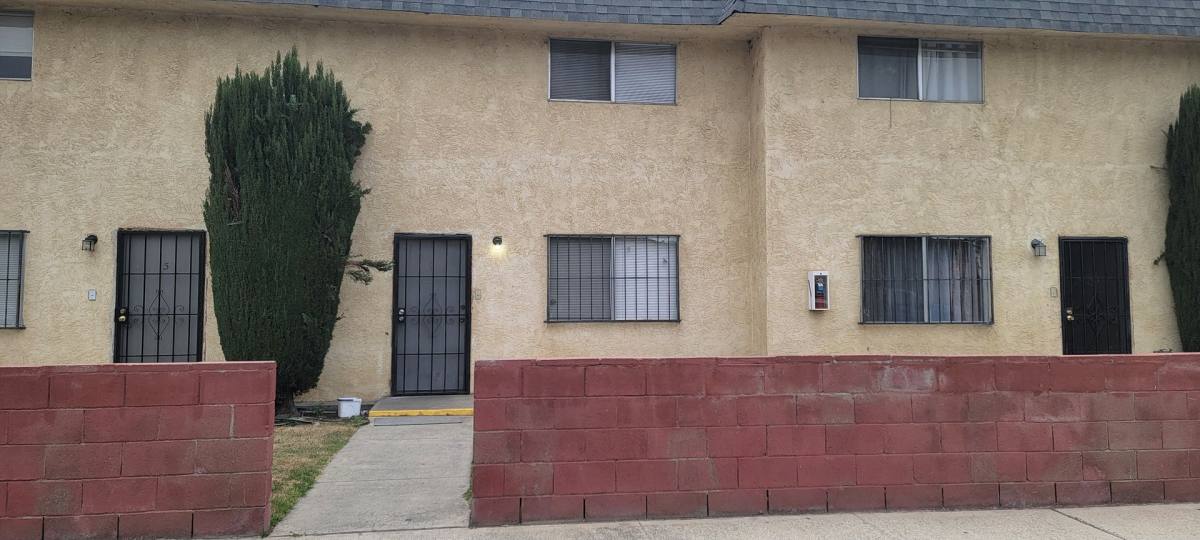 Apartment for rent at 2711 San Dimas St, Bakersfield, CA 93301