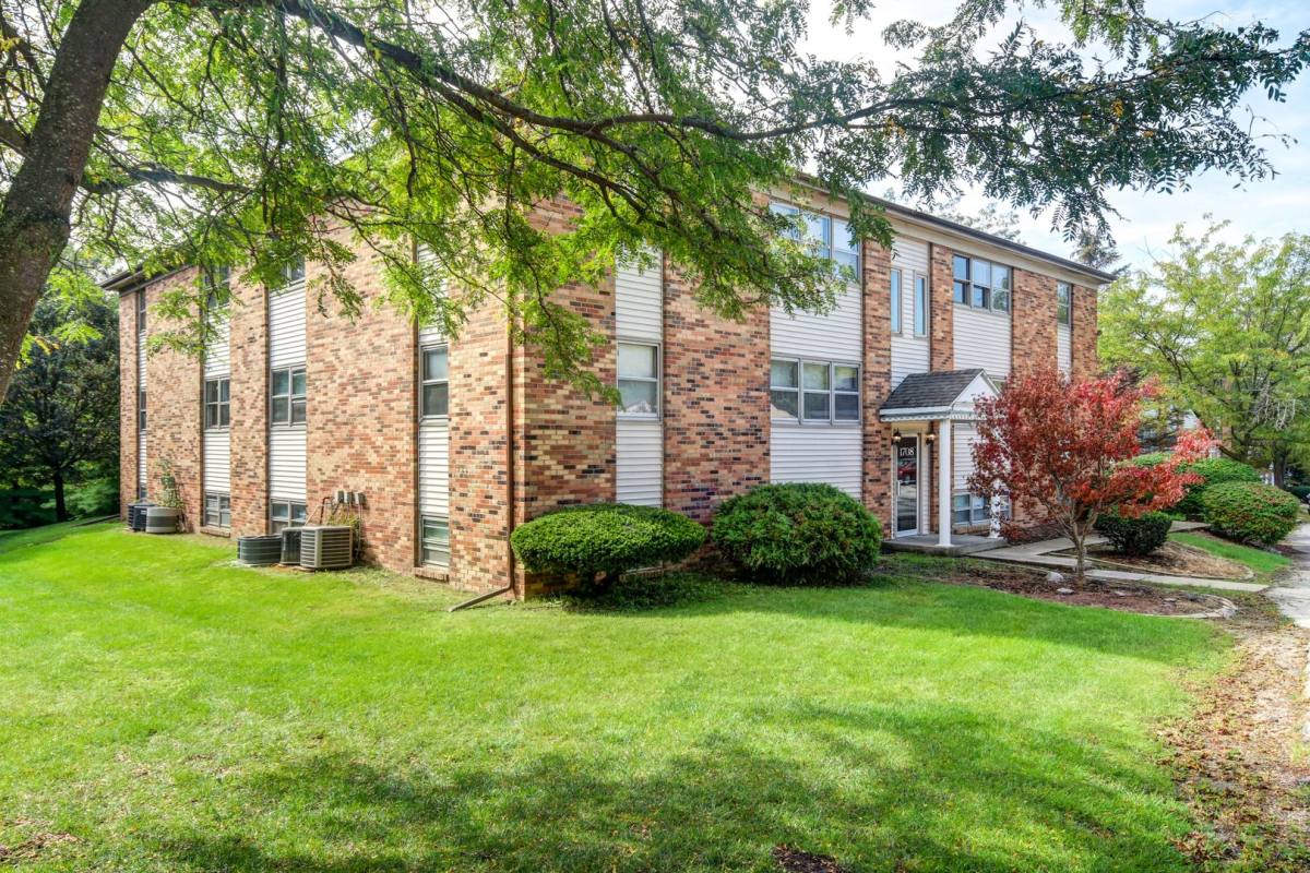 Apartment for rent at 1706 Springfield Rd, Bloomington, IL 61701