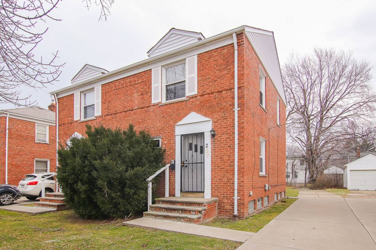 Townhouse for rent at 257 E 250 St, Euclid, OH 44132