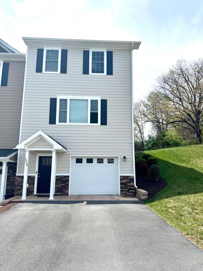 Townhouse for rent at 1224 Bluemoon Dr, Harrisonburg, VA 22801