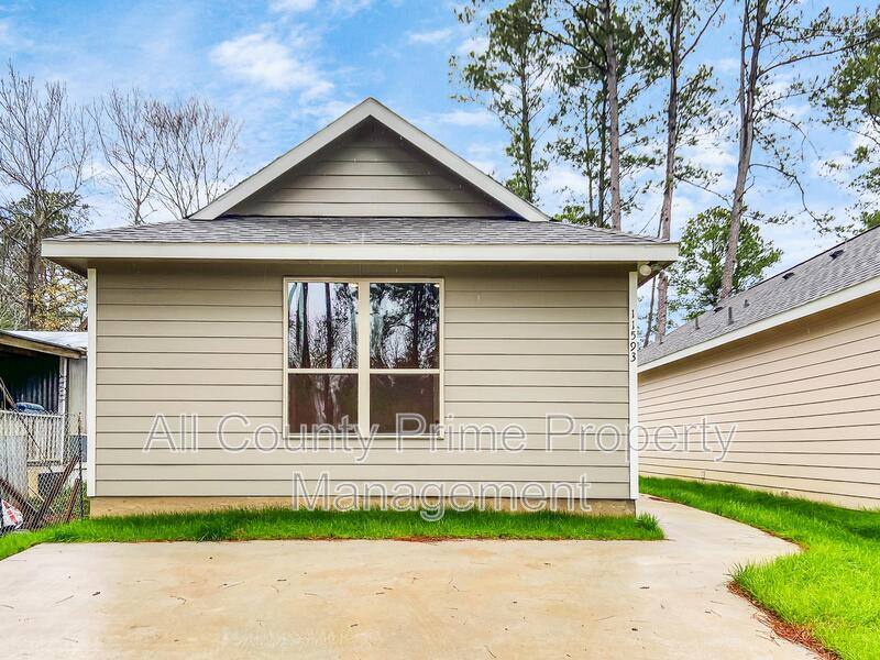 House for rent at 11593 Persimmon St, Willis, TX 77318