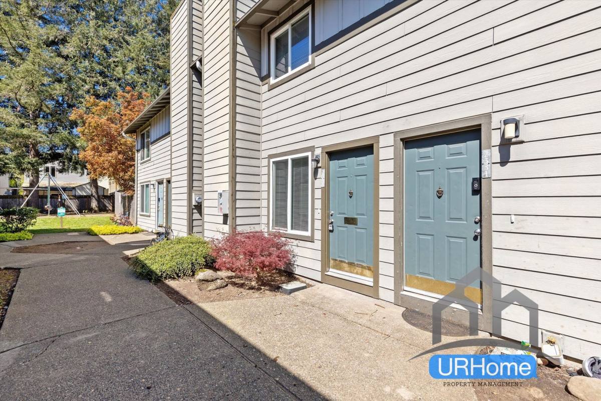 Townhouse for rent at 2345 SE 174th Ave, Portland, OR 97233