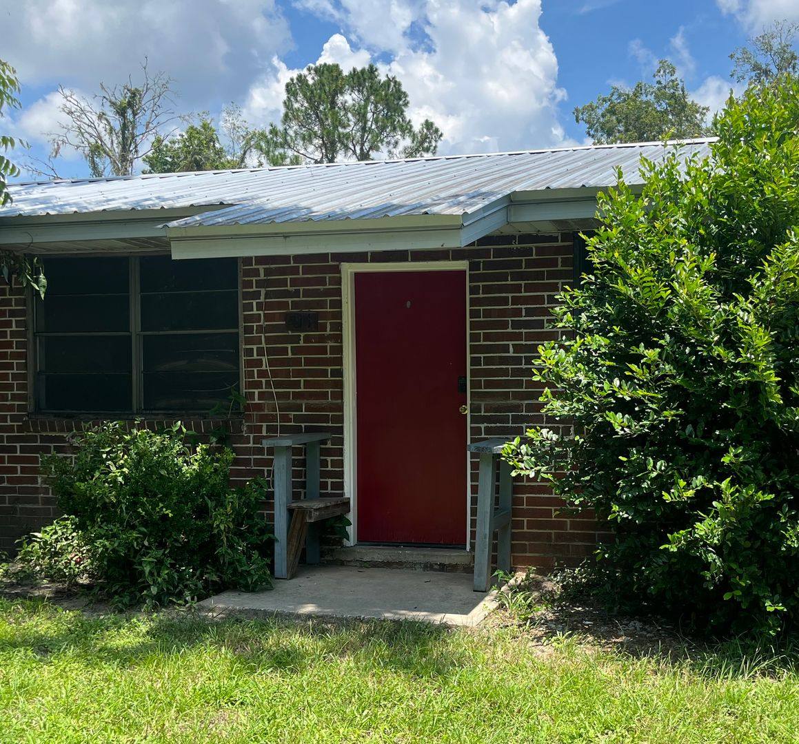 Apartment for rent at 803-828 Floyd St NE, Live Oak, FL 32064