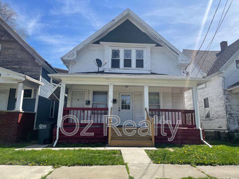 House for rent at 2824 Chestnut St, Toledo, OH 43608