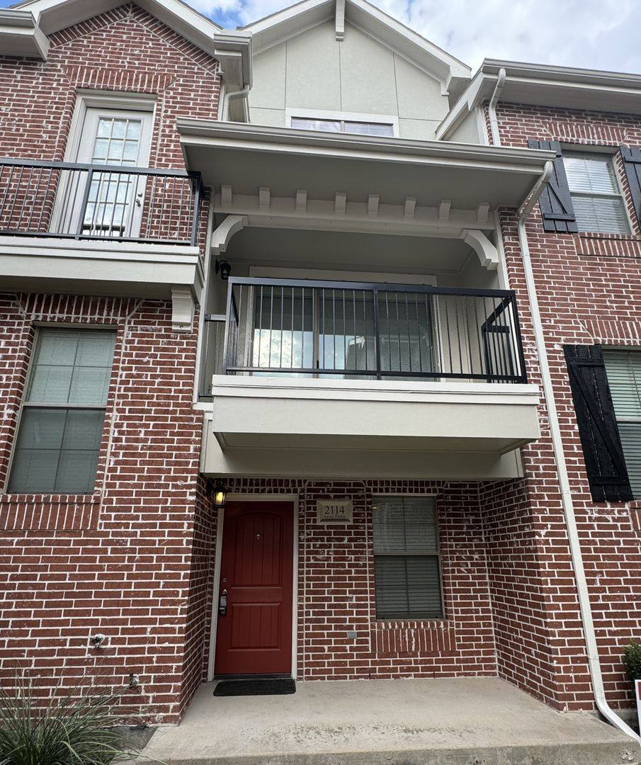 Townhouse for rent at 2114 Azure Pointe, Richardson, TX 75080