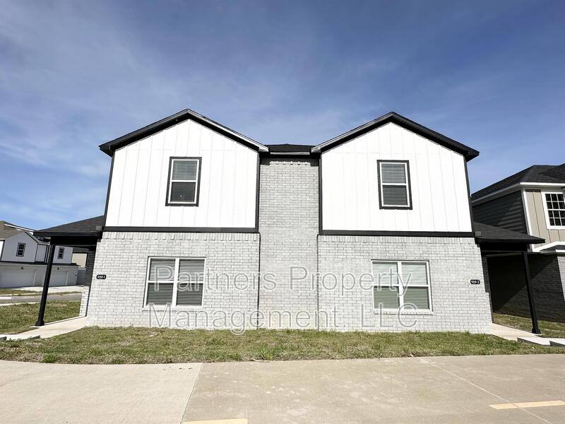 Townhouse for rent at 959 S Rupple Rd #1, Fayetteville, AR 72704