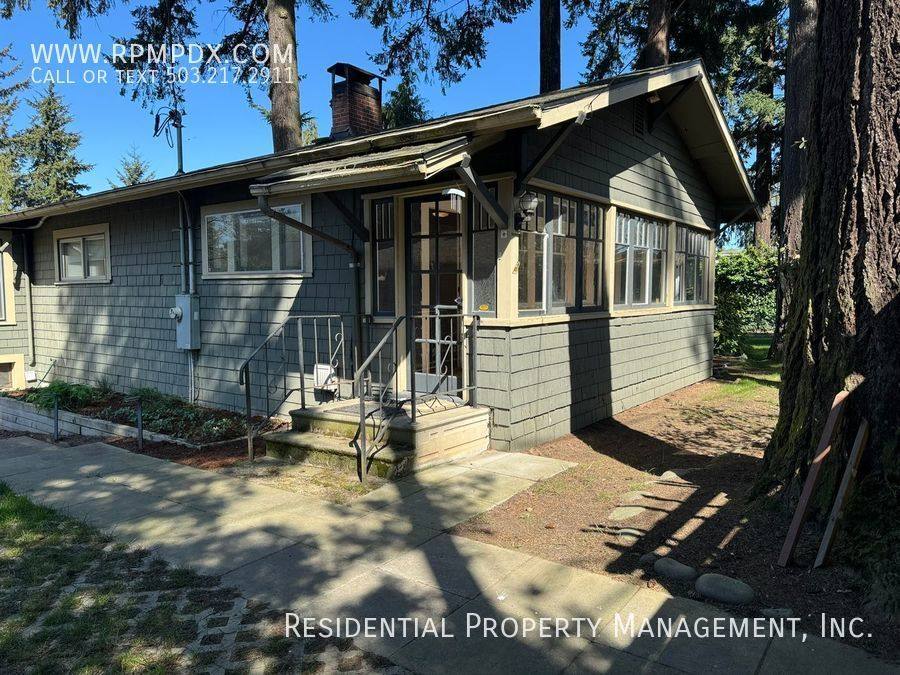 10227 NE Shaver St, Portland, OR 97220