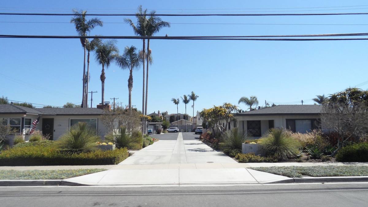 Apartment for rent at 174-178 Monte Vista Ave, Costa Mesa, CA 92627