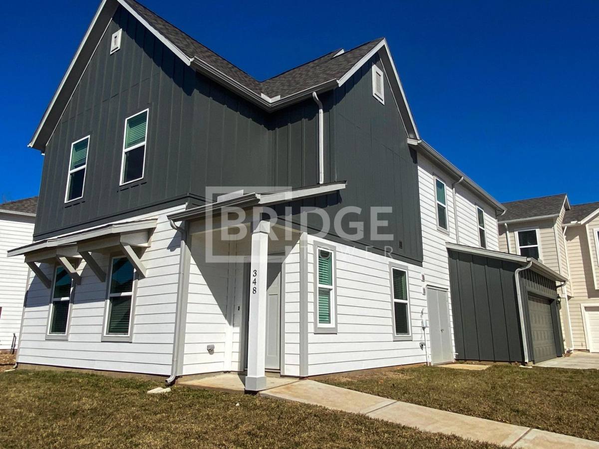 House for rent at 348 Huisache St, Lake Jackson, TX 77566