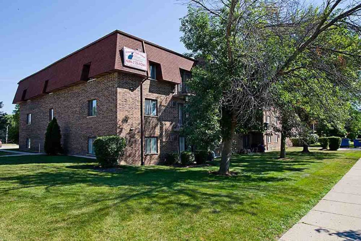Apartment for rent at 410 Schiller St, Itasca, IL 60143