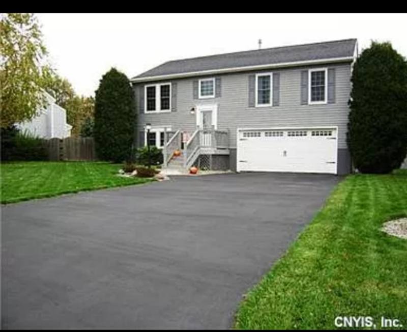 House for rent at 9482 Glengariff Dr, Brewerton, NY 13029