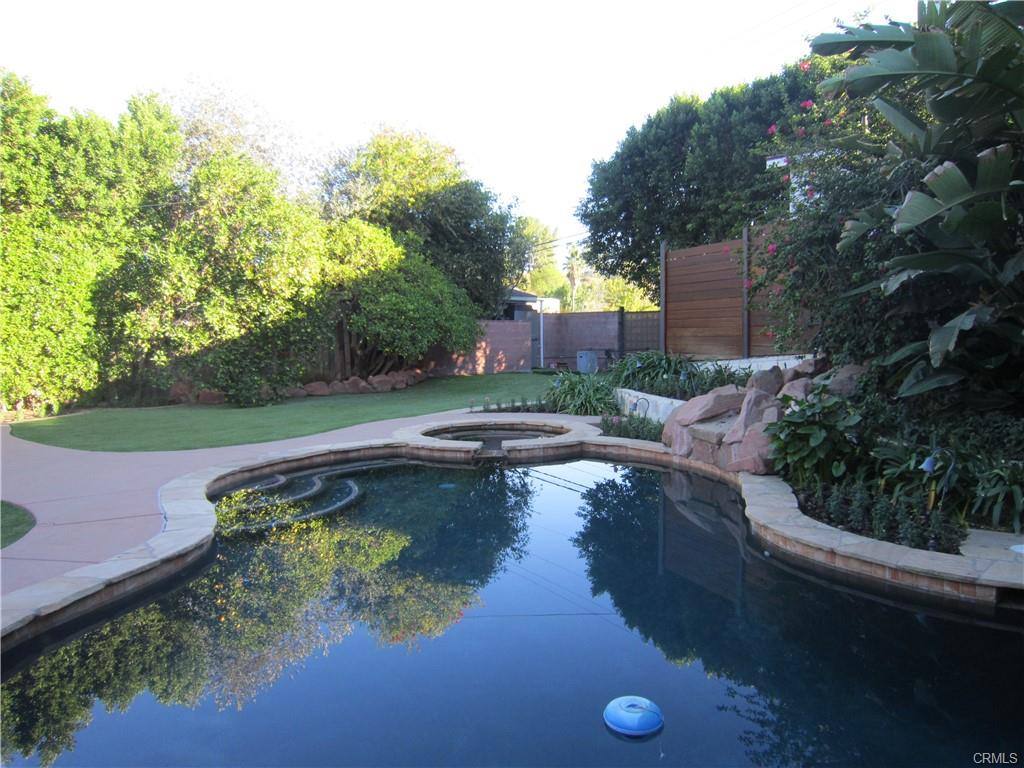 House for rent at 20330 Oxnard St, Woodland Hills, CA 91367