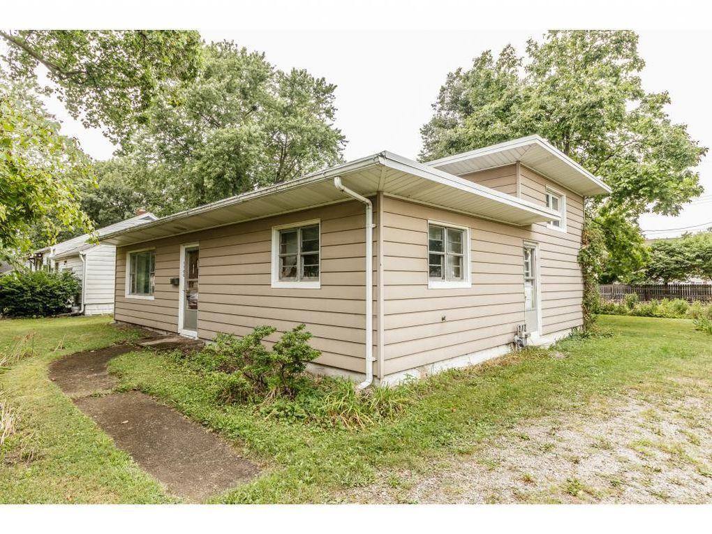 House for rent at 1700 10th St, Charleston, IL 61920