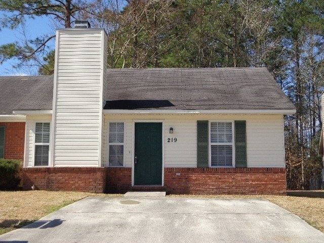 House for rent at 219 Deer Creek Dr, Jacksonville, NC 28546