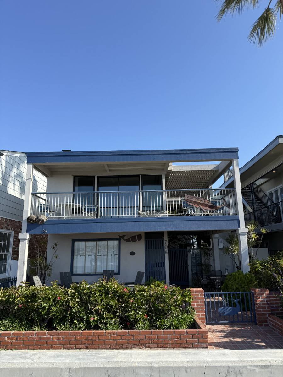 House for rent at 706 S Bay Front, Newport Beach, CA 92662