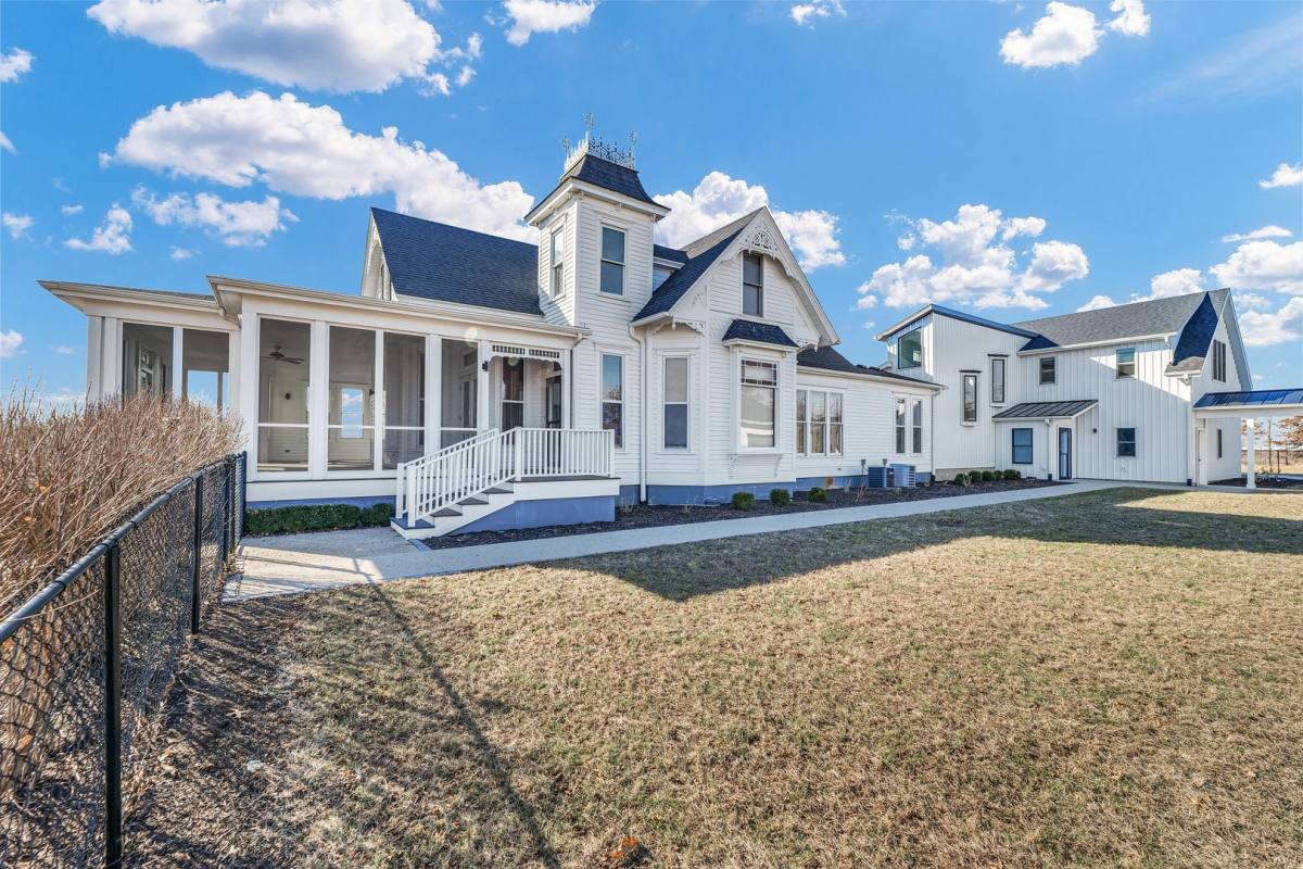 House for rent at 2132 Deland Monticello Rd, De Land, IL 61839
