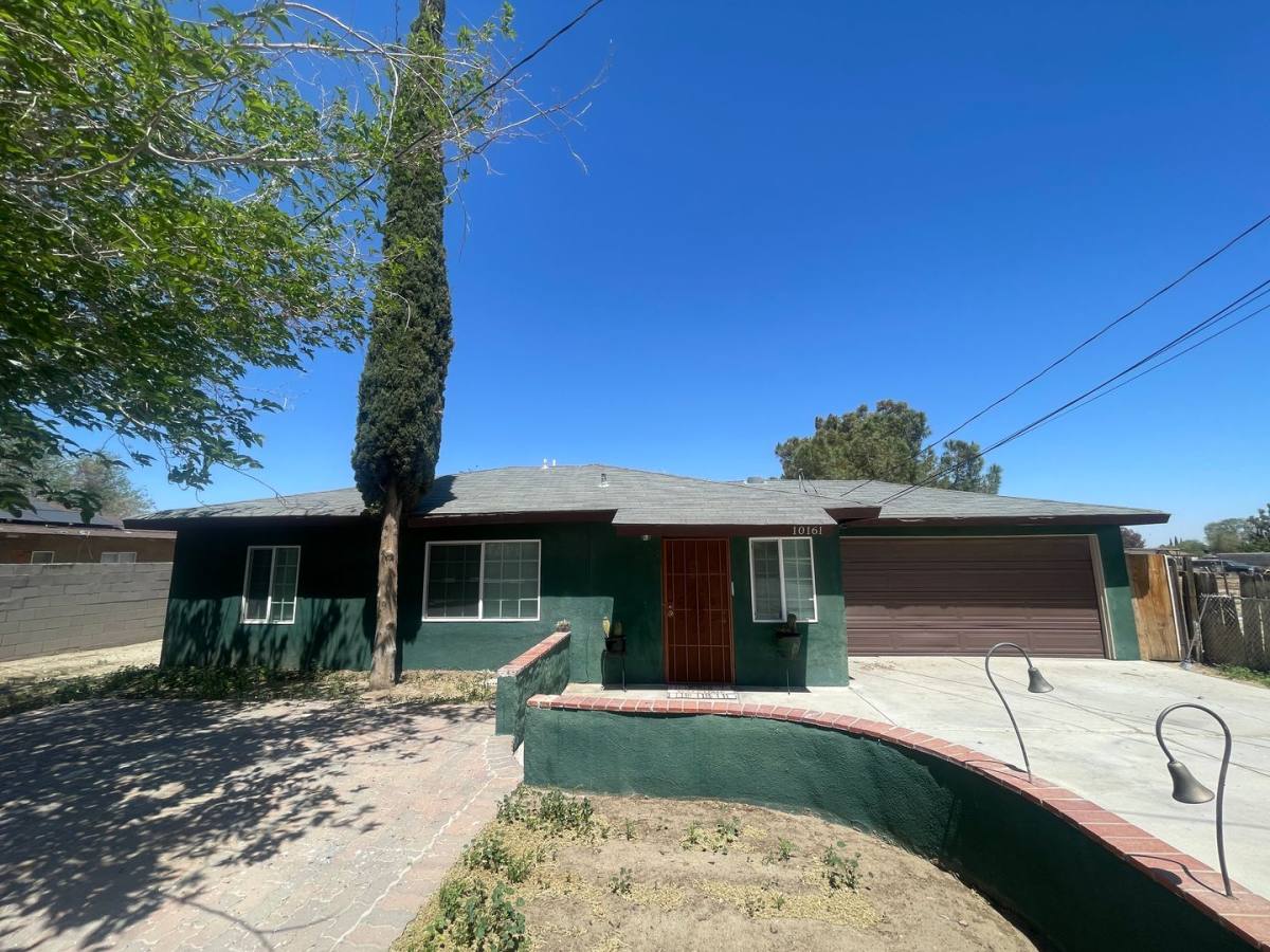 House for rent at 10161 E Ave, Littlerock, CA 93543