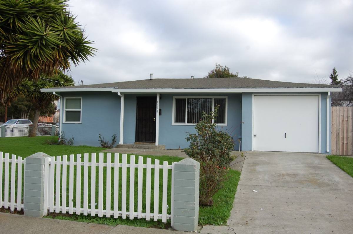 Townhouse for rent at 1324 Santa Clara St, Vallejo, CA 94590