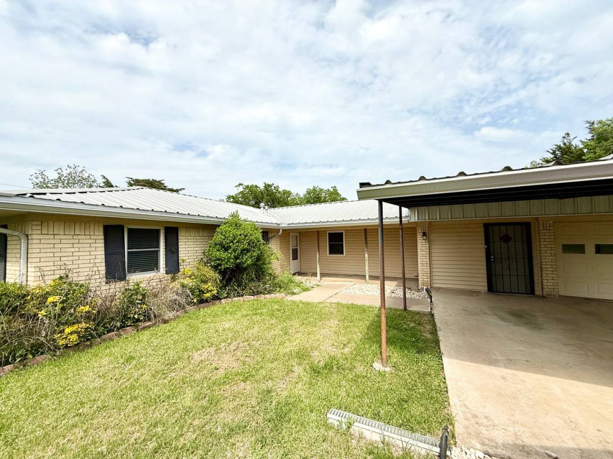 House for rent at 5588 Old Dallas Rd, Elm Mott, TX 76640