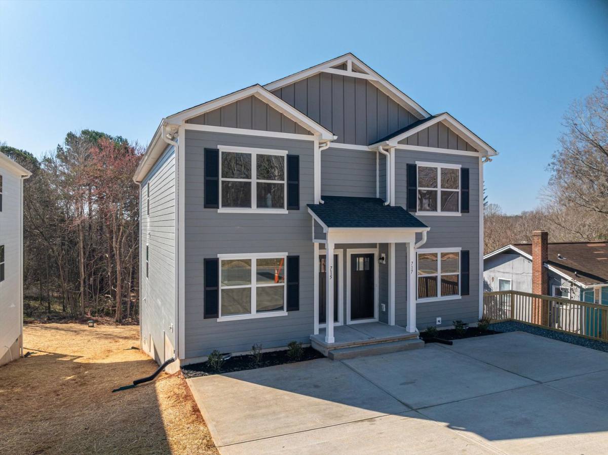 Townhouse for rent at 9th St NE, Hickory, NC 28601