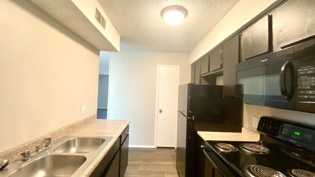 Apartment for rent at 600 W Avalon Ave, Longview, TX 75602