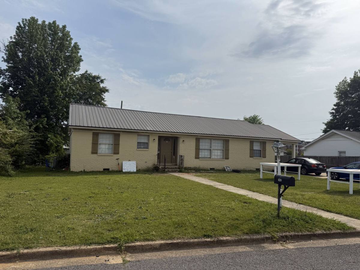 House for rent at 242 Cedar Crest, Tuscaloosa, AL 35401
