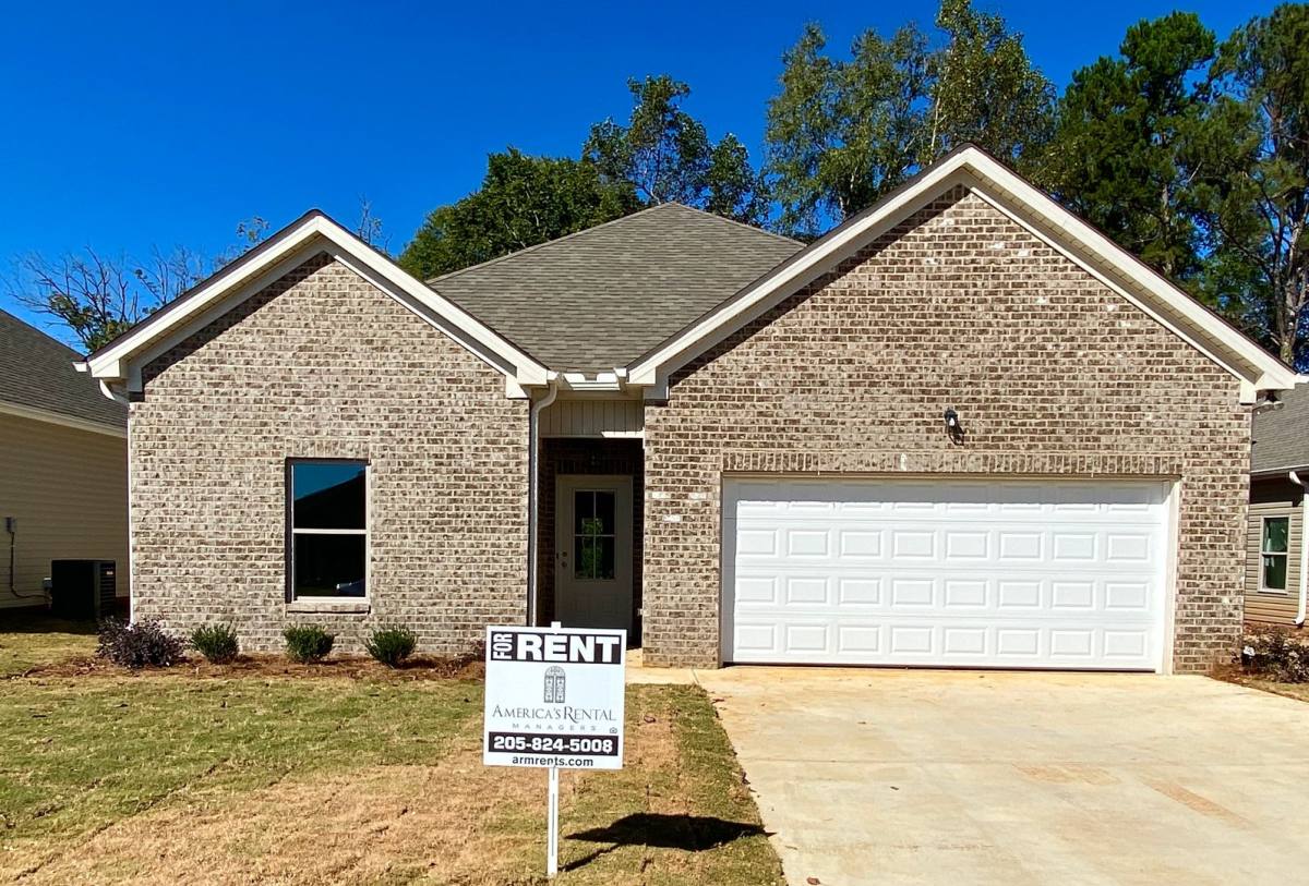 House for rent at 581 Andrew Dr, Weaver, AL 36277