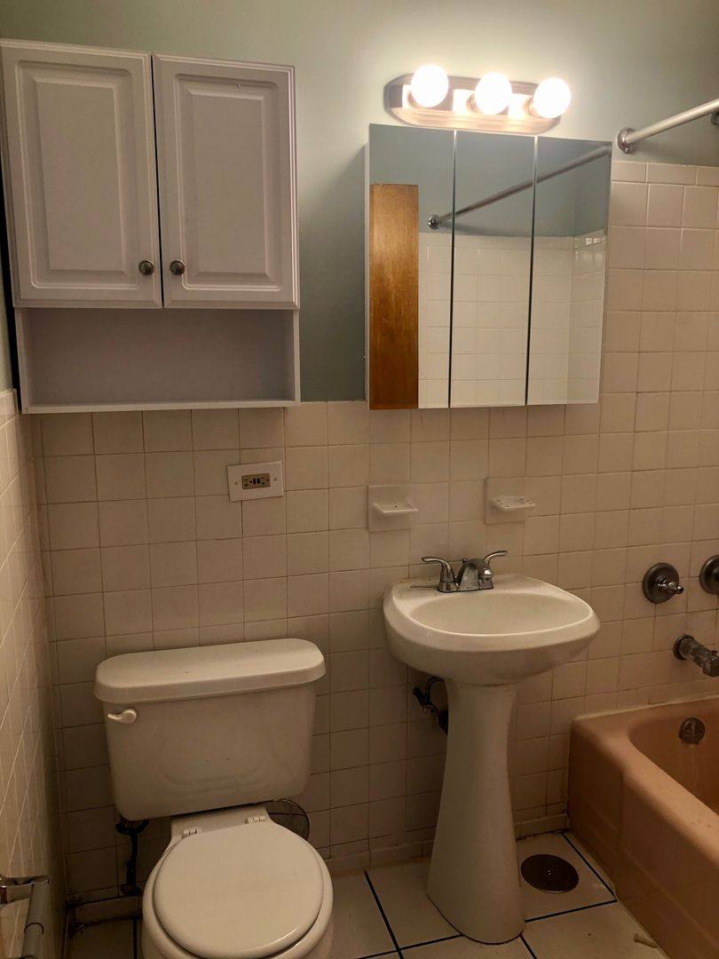 Apartment for rent at 1620 Greenwood Rd, Glenview, IL 60026