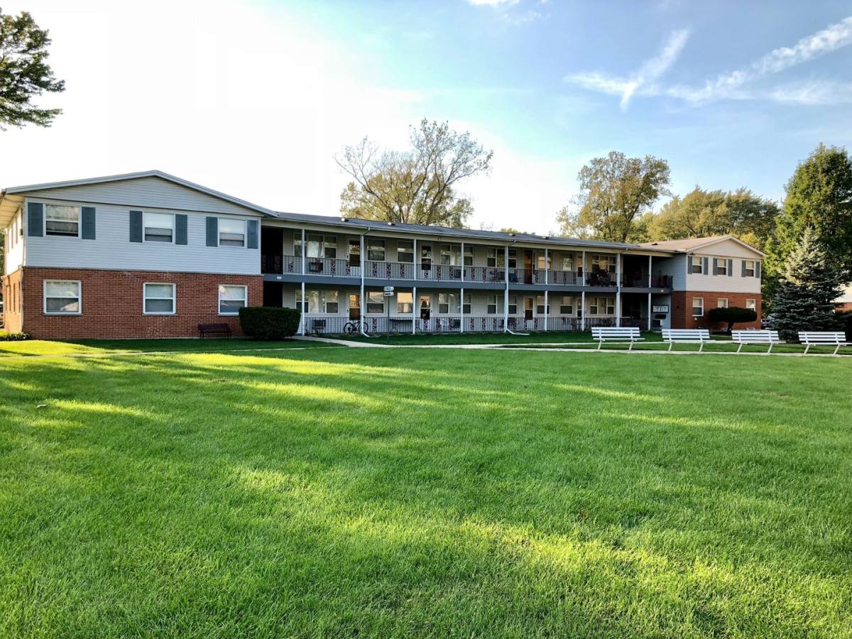 Apartment for rent at 1620 Greenwood Rd, Glenview, IL 60026