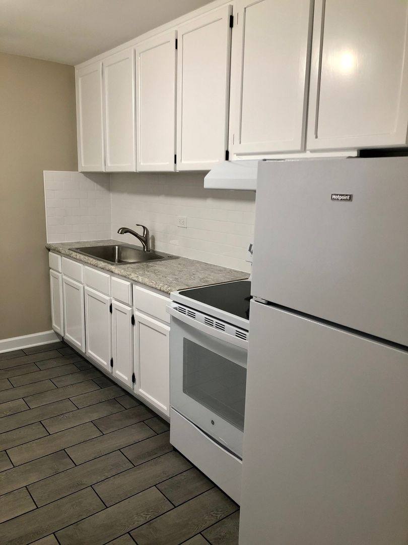 Apartment for rent at 1620 Greenwood Rd, Glenview, IL 60026