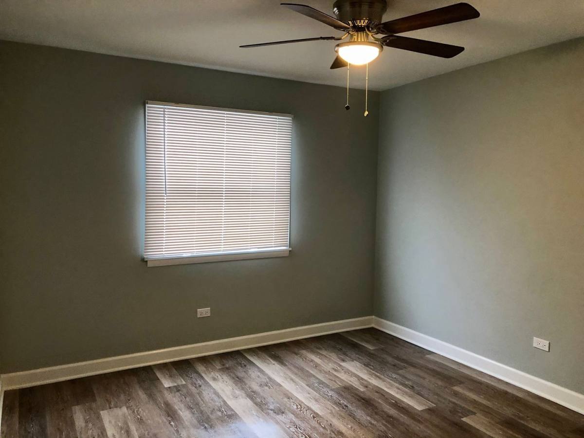 Apartment for rent at 1620 Greenwood Rd, Glenview, IL 60026