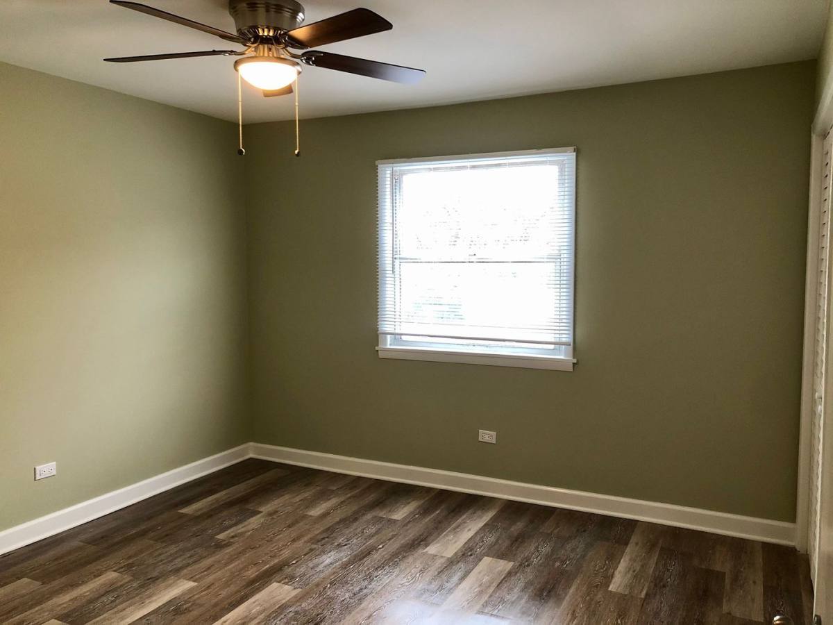 Apartment for rent at 1620 Greenwood Rd, Glenview, IL 60026